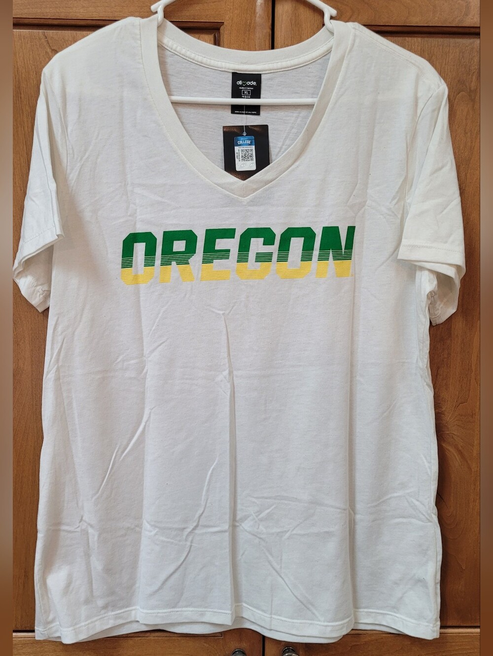 NWT | University of Oregon Ducks V-Neck T-Shirt